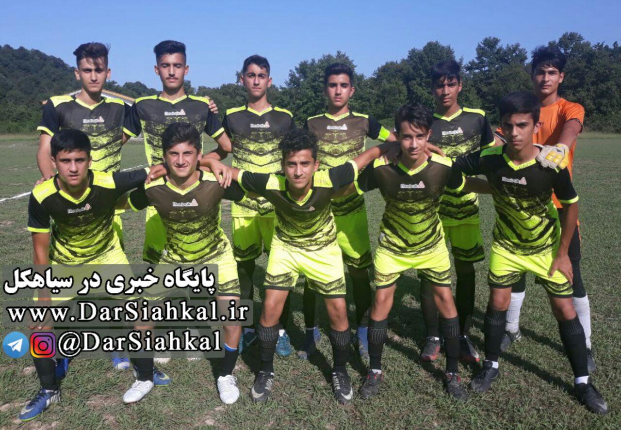 شکست سنگین پرسپولیس رشت و صدرنشینی آینده‌سازان سیاهکل