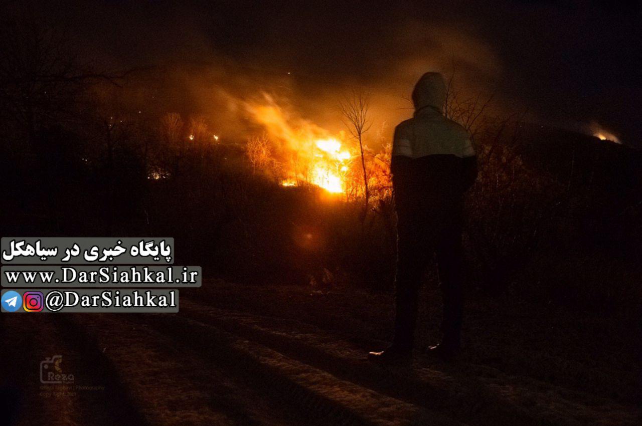 خسارت بیش از ۳۵۰ میلیون تومان به جنگل‌های سیاهکل/ بیش‌ترین میزان آتش‌سوزی سیاهکل مربوط به اسبراهان و اشکراب بود/ افراد سودجو و زمین‌خوار یکی از علت‌های آتش‌سوزی‌های سیاهکل