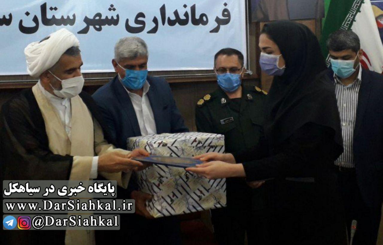 از پرستار نوعروس بیمارستان غدیر سیاهکل تجلیل شد