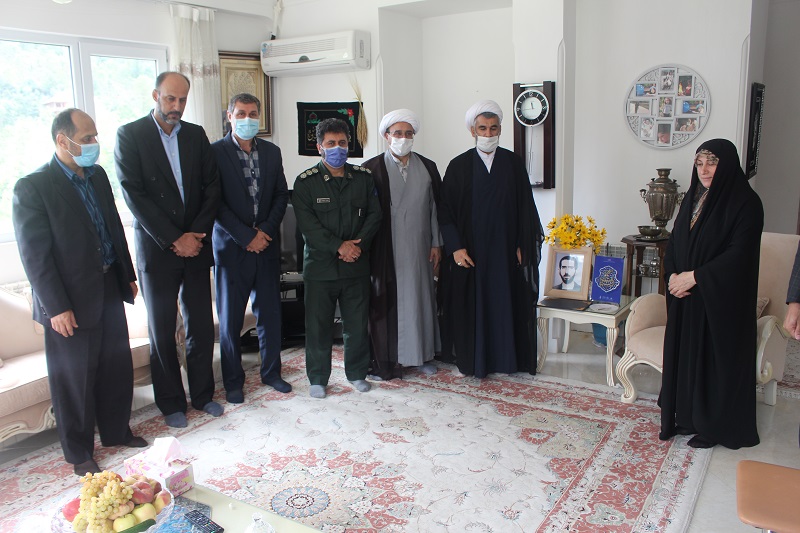 دیدار مسئولین با خانواده «شهید محمود میرزاخواه» + عکس