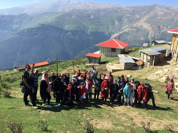 توقیف ۶۰ گروه غیرمجاز گردشگری طی ۶ ماه در گیلان/ عدم رعایت پروتکل‌های بهداشتی توسط طبیعت‌گردان