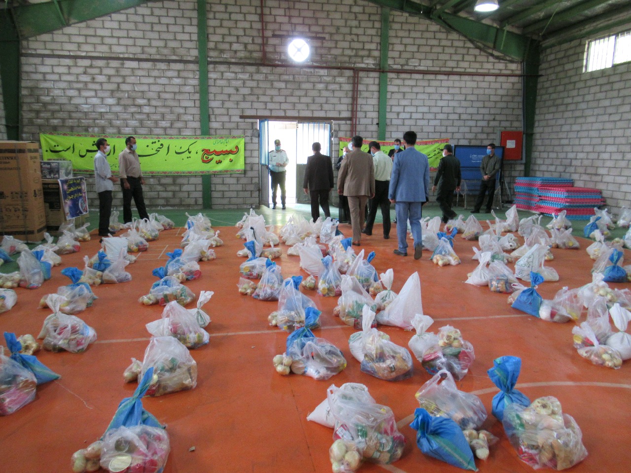 ۳۱۳ بسته کمک معیشتی به نیازمندان سیاهکلی اهدا شد