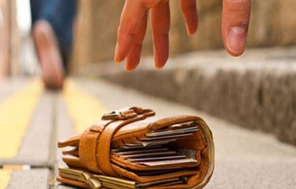 بازگرداندن کیف گمشده توسط پلیس سیاهکل