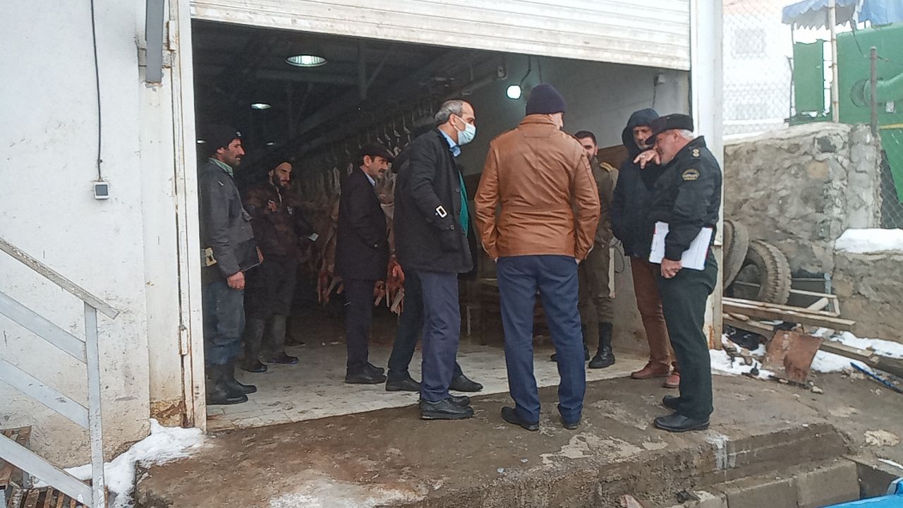 پلمپ یک واحد کشتارگاه دام بدلیل عدم رعایت ضوابط زیست محیطی و بهداشتی درسیاهکل