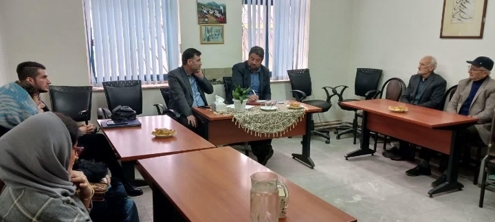 نشست صمیمی مدیر کل فرهنگ و ارشاد استان گیلان با هنرمندان شهرستان سیاهکل