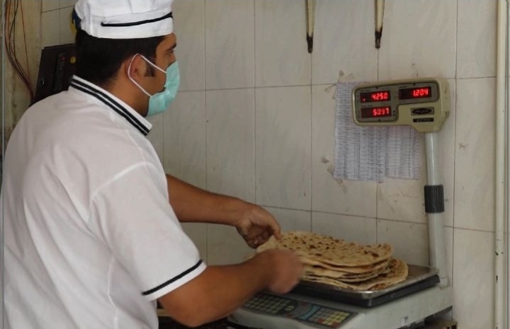 تنور کم فروشی و گران فروشی نان داغ است