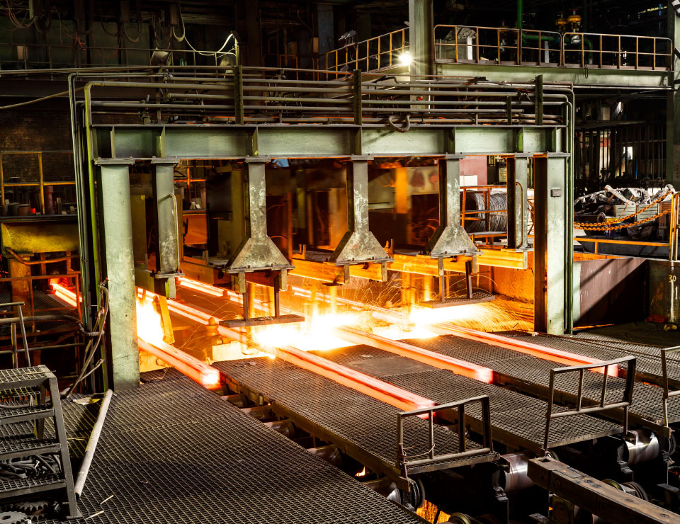 صنایع گیلان ۳ روز در هفته قطعی برق دارند / محدودیت انرژی برای صنایع ادامه دارد