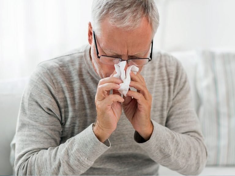 با یک ویروس جدید و مبهم مواجه نیستیم / علائمی مانند سرفه، تب بالا، گلو درد و بدن درد ناشی از آنفولانزاست