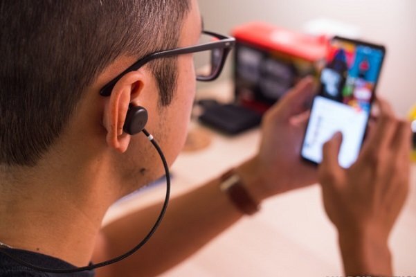 آمار بالای پیرگوشی بین نوجوانان ایرانی / بیشتر از ۲ ساعت از هندزفری استفاده نکنید