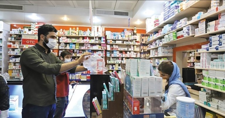 برخی بیماران در اوج فقر و تنگدستی دارو‌های خاص خود را می‌فروشند!