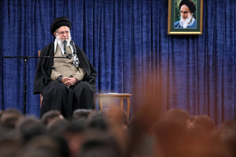 چه مذاکرهای کنیم؟ دعوت به مذاکره و اظهار مذاکره، فریب افکار عمومی است