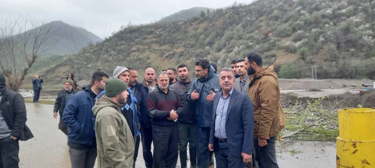 بازدید بازرس کل گیلان از مناطق سیل زده اشکورات؛ گلایه مردم از کندی ارائه خدمات + ویدئو