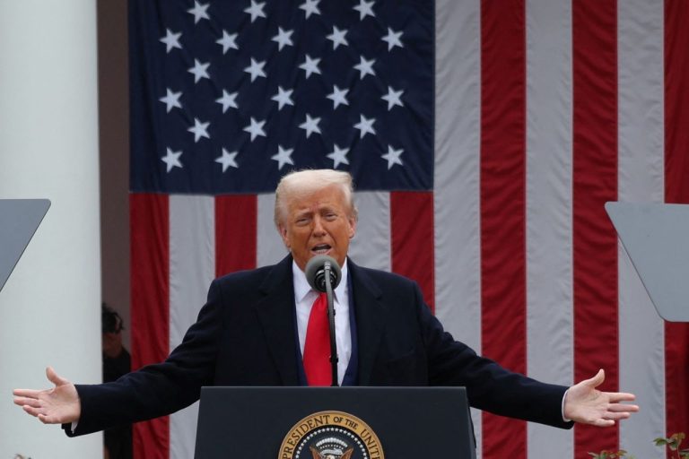 ترامپ: نامه‌ها را فراموش کنید؛ فکر می‌کنم ایران خواهان گفت‌و‌گوی مستقیم است