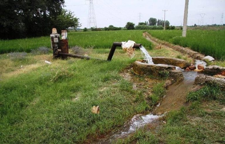 برق چاه‌های کشاورزی در چارچوب پروانه بهره‌برداری آب به طور کامل تامین می‌شود