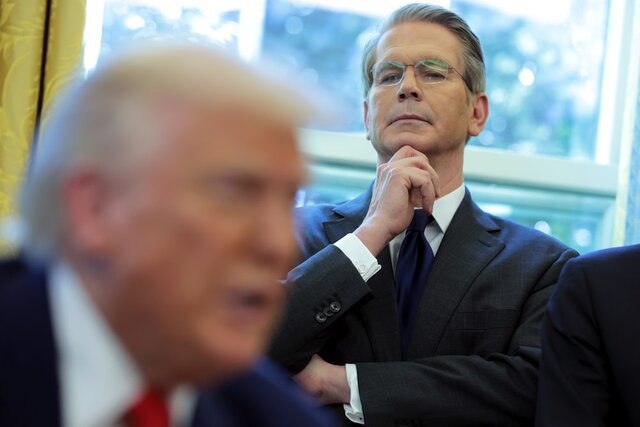 وزیر خزانه‌داری آمریکا: زنجیره تامین و صادرات نفت ایران را مختل خواهیم کرد