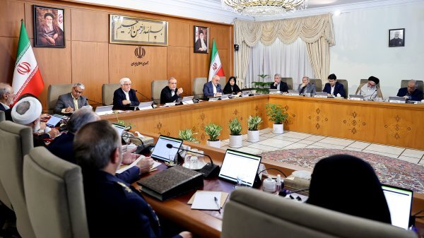 تجهیز همه مراکز دولتی به پنل‌های خورشیدی و قطع مصرف آنها از شبکه سراسری برق