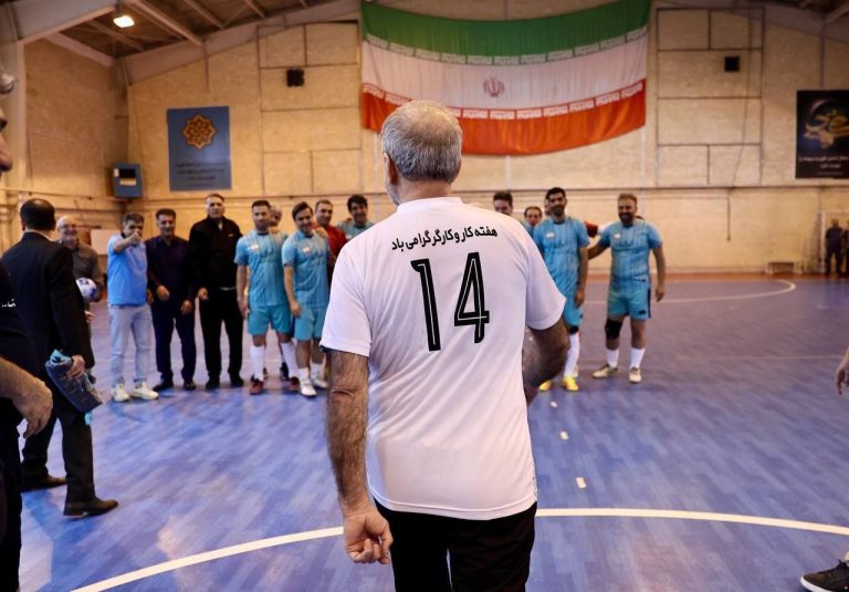 پزشکیان با پیراهن شماره ۱۴ به میدان آمد!