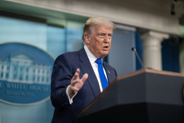 ترامپ: هیچ پیشنهادی به ایران نخواهم داد / رد ادعای لغو تحریمهای نفتی ایران