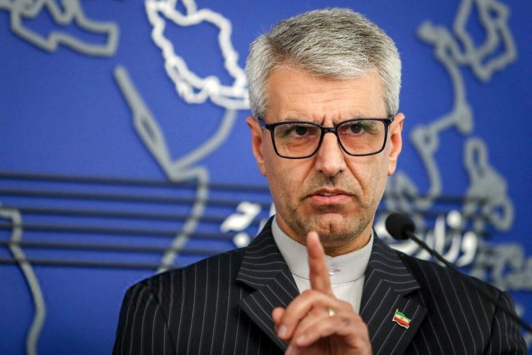 شایعات مذاکره با آمریکا جنگ روانی دشمن است / اروپایی‌ها حق استفاده از مکانیسم ماشه را ندارند