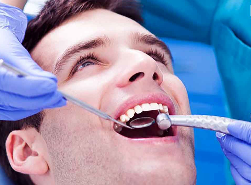 ۴۰ درصد مردم، تنها زمانی به دندانپزشک مراجعه میکنند که درد دندانشان تحملناپذیر شود