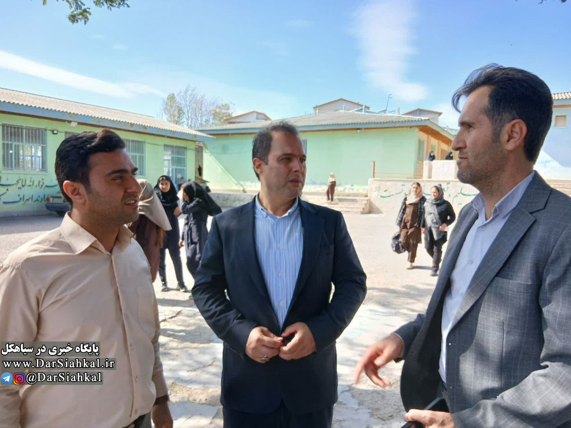 شهردار و رئیس شورای اسلامی شهر دیلمان از مدرسه کوثر بازدید کردند