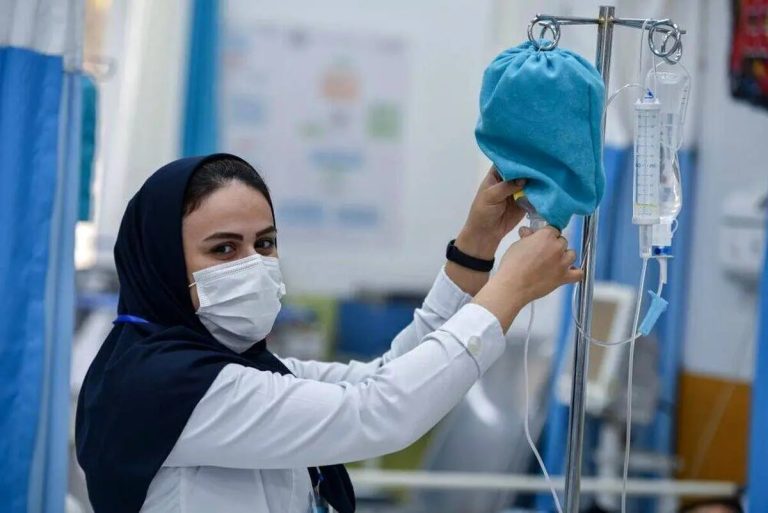 پرستاران به طمع درآمد ۱۰برابری به خارج مهاجرت می کنند / ۶۰ هزار فارغ التحصیل بیکار در رشته پرستاری داریم