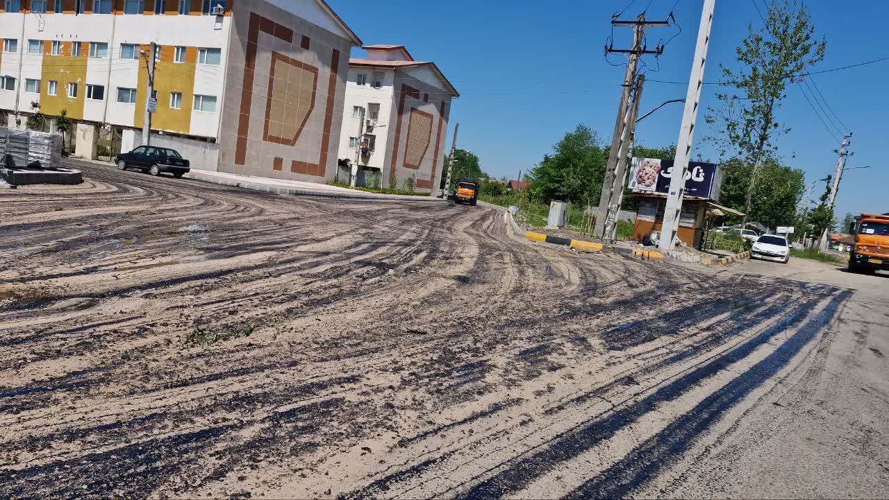 آغاز عملیات آسفالت مسکن مهر سیاهکل به همت شهرداری