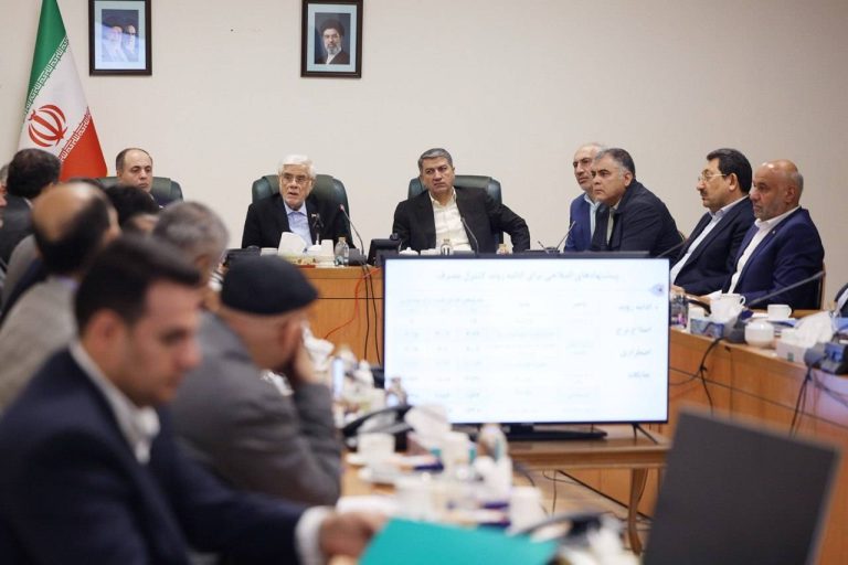 هیچ مسئولی حق اظهارنظر شخصی درباره بنزین ندارد / حتیالامکان خاموشی نخواهیم داشت